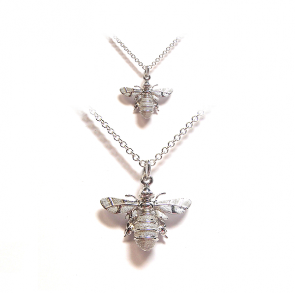 Bee pendant in silver